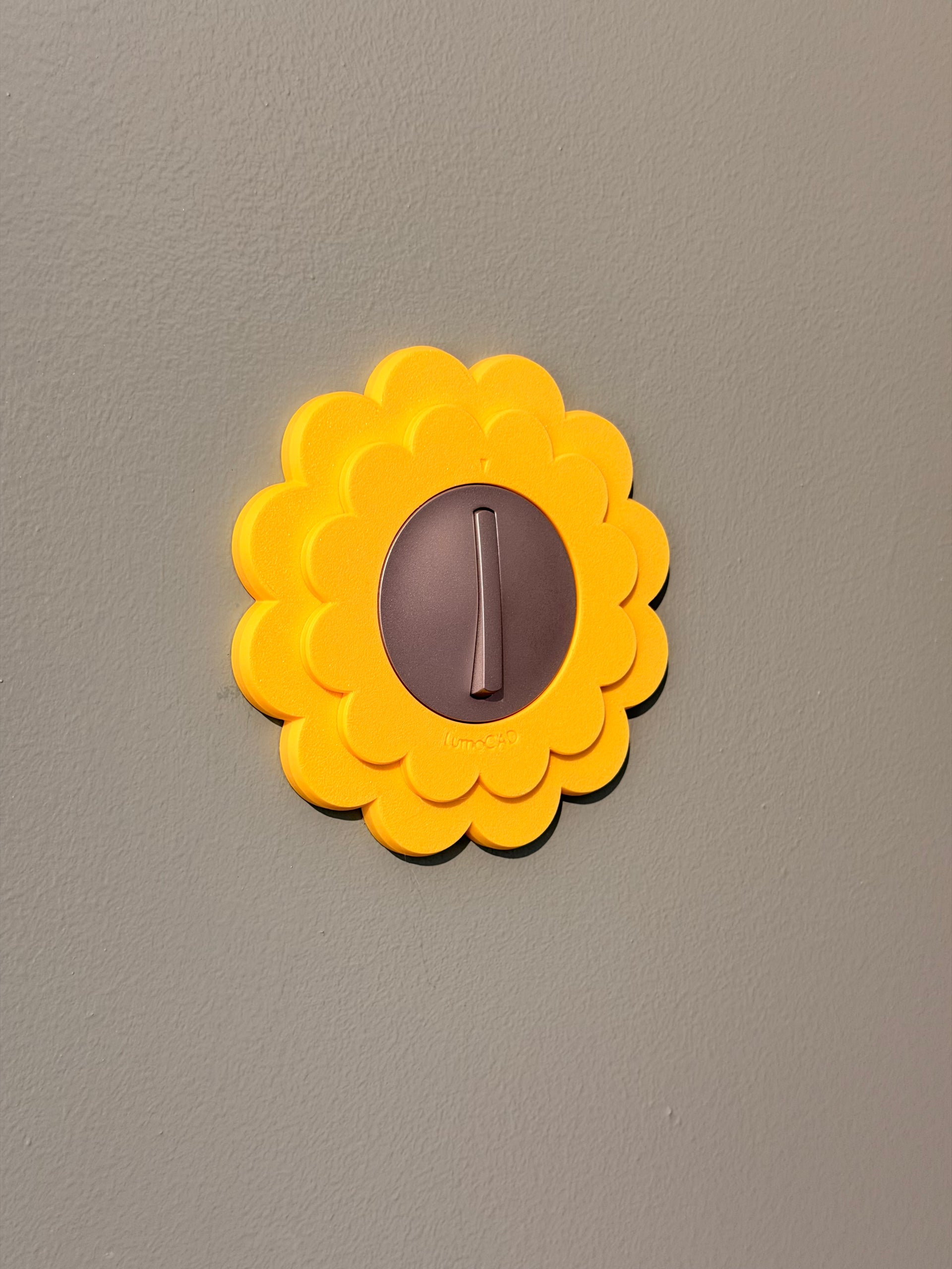 Cache prise Floa Jaune pastel LumoCAD