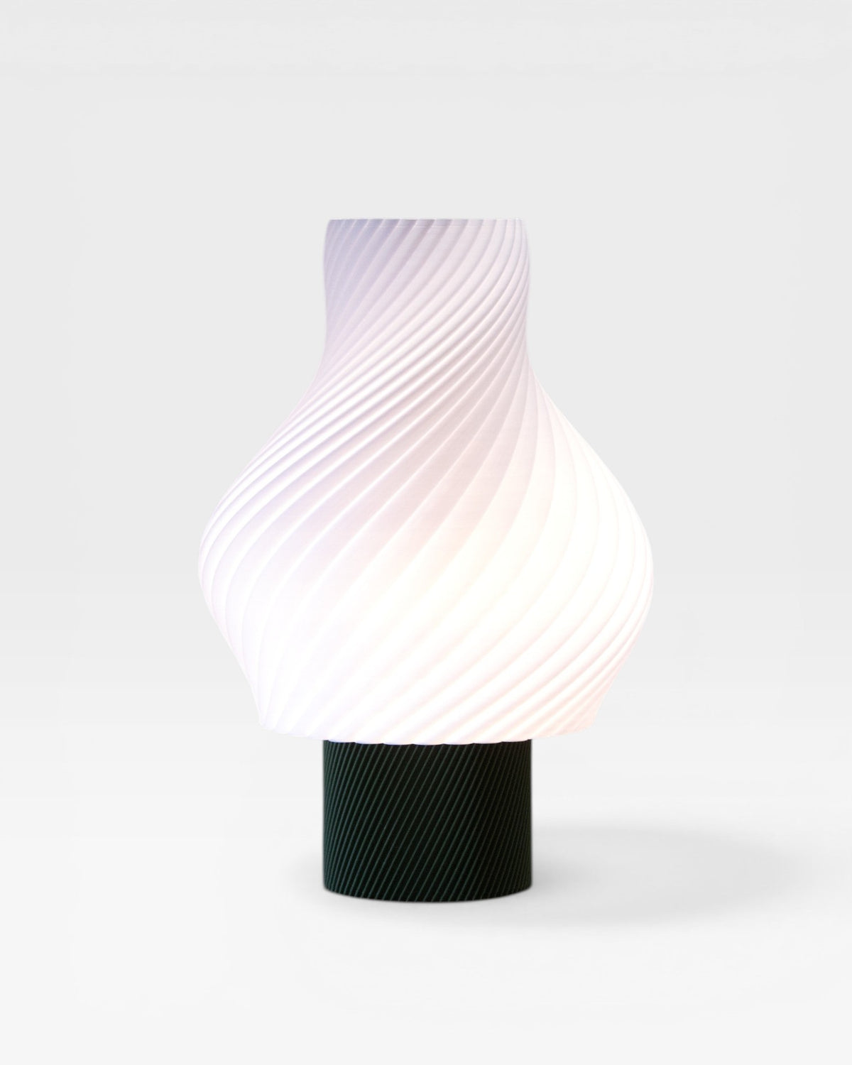 Lampe à poser Sélio Kaki vert, luminaire design fabriqué en France en impression 3D