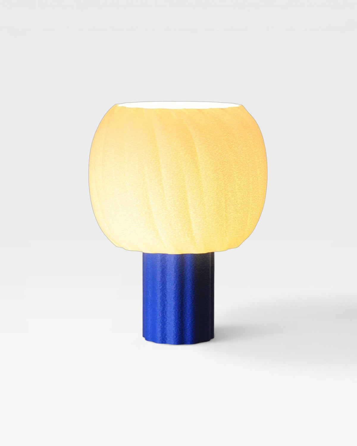 Lampe de chevet Dréa Bleu cobalt, luminaire design fabriqué en France en impression 3D