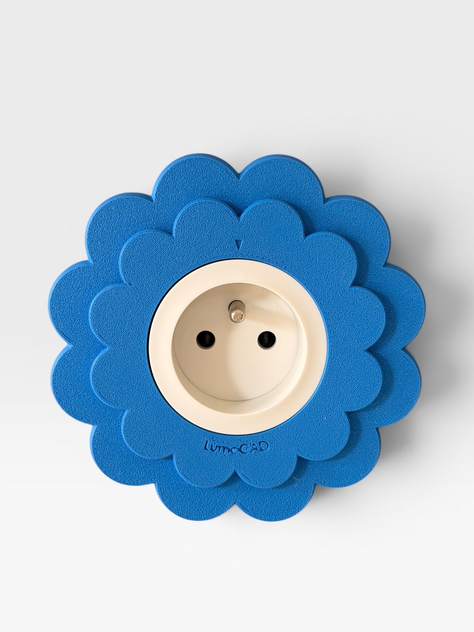 Cache prise Floa Bleu cobalt LumoCAD